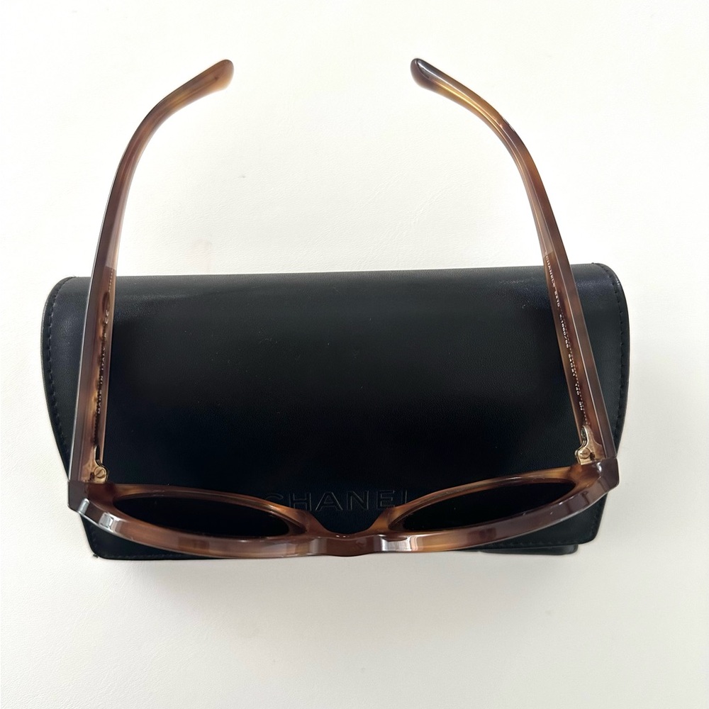 Chanel Tortoiseshell Round Oversized Sunglasses W… - image 2